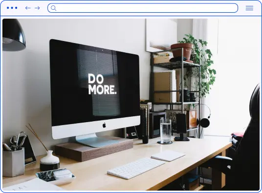 Monoblock that stands on a wooden desktop